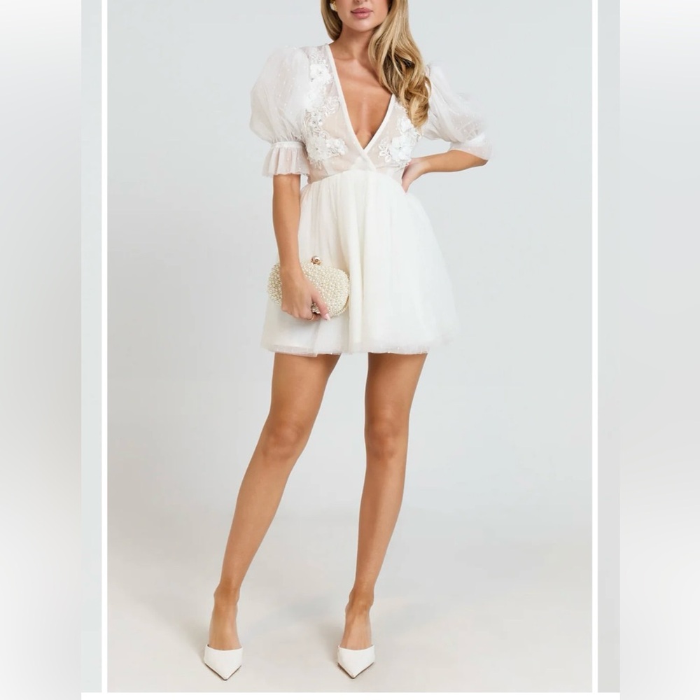 NWT Showpo Akshia Cream Sheer Puff Sleeve Tulle Embroidered Dress - Picture 4 of 10